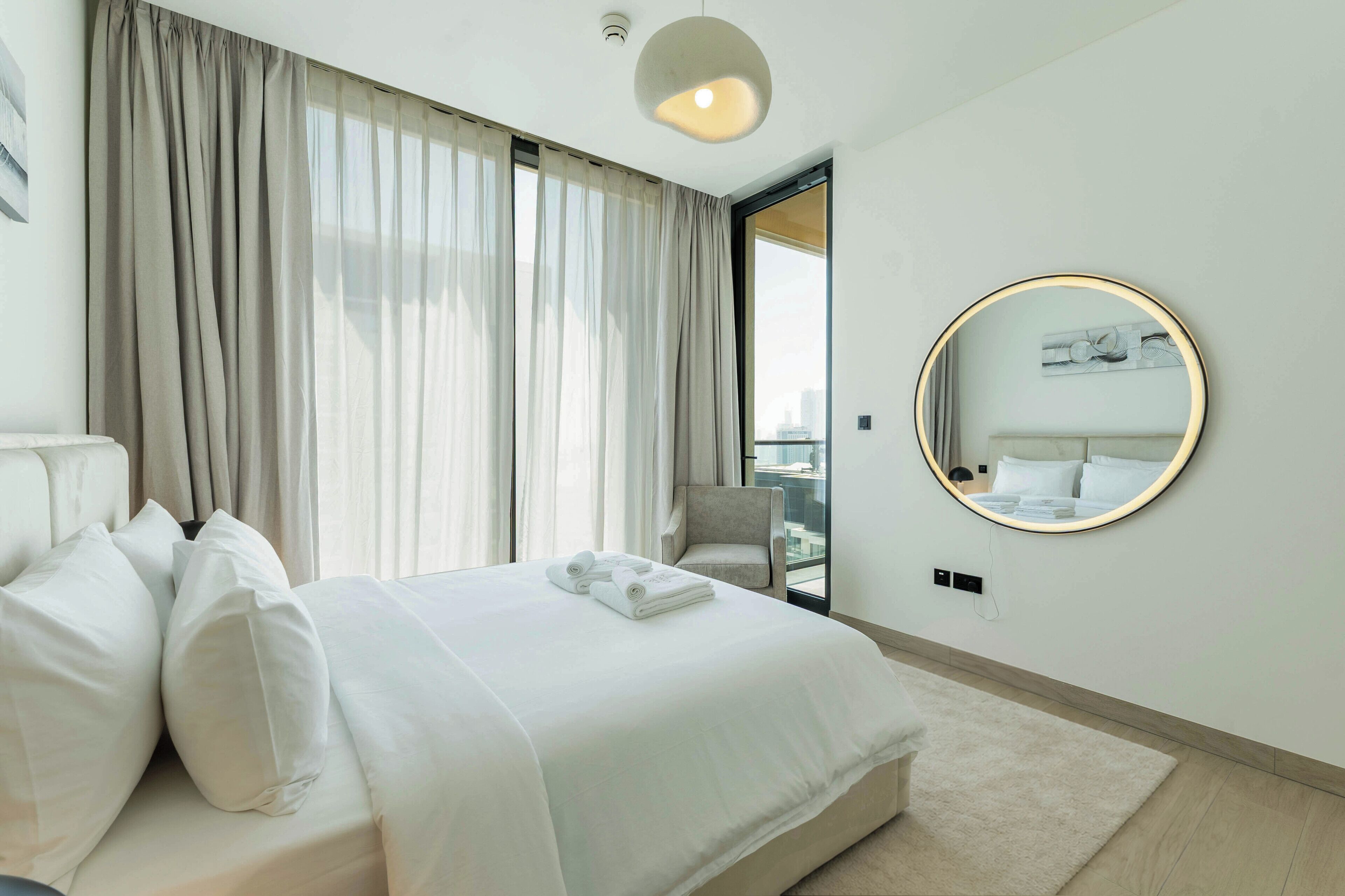 Apartamento luxo, sacada, vista para a piscina | Roupas de cama premium, cofres nos quartos, escrivaninha