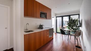 Refrigerador, microondas, horno, placa de cocina