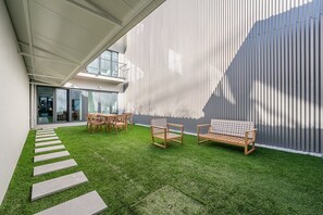 Outdoor dining - Guestready - Silk Factory Studios and Apartments (Porto)