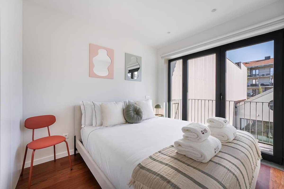 Apartment (One-Bedroom Apartment with Balcony)