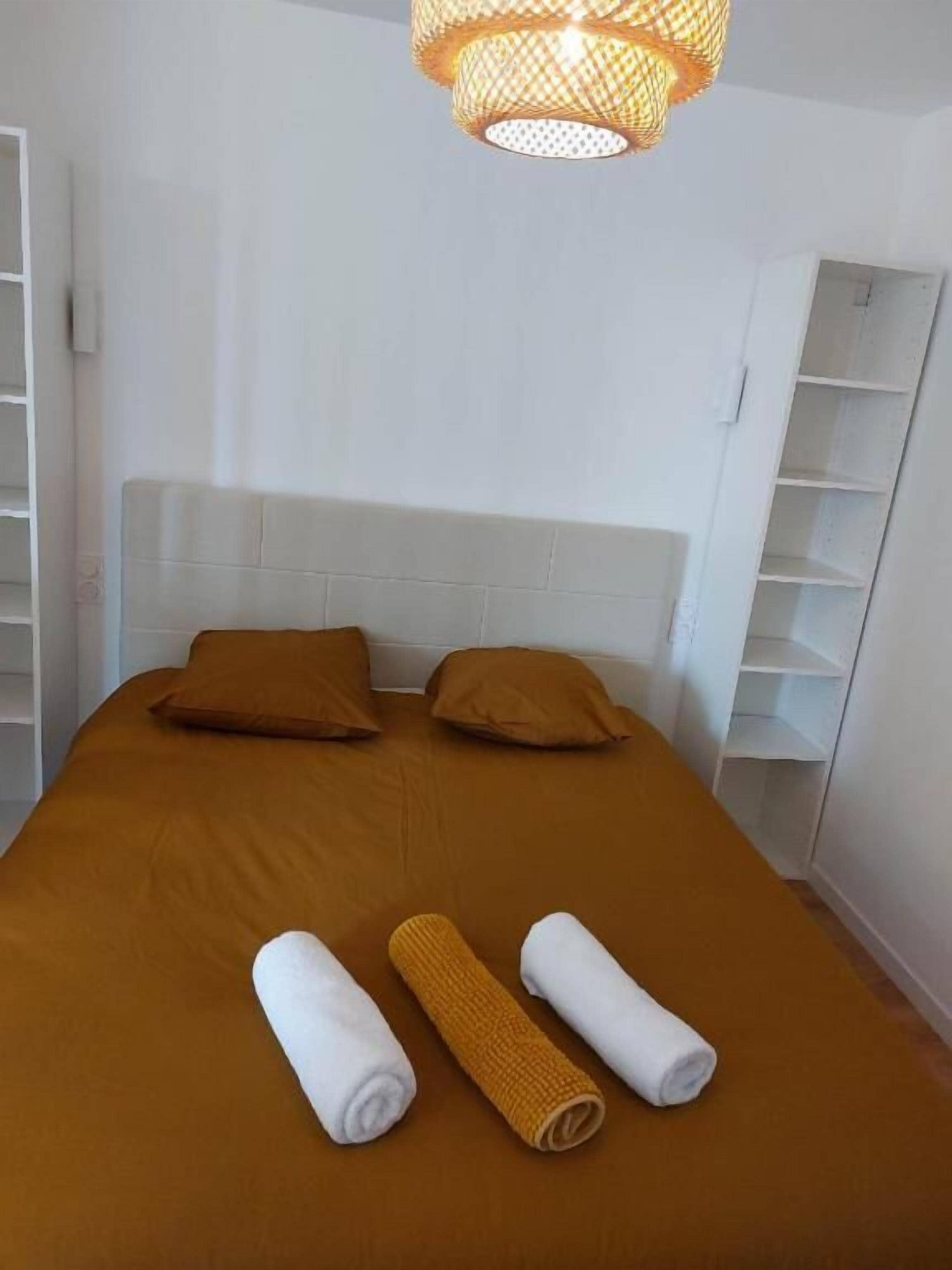 Comfort Apartment | Iron/ironing board, free WiFi, bed sheets