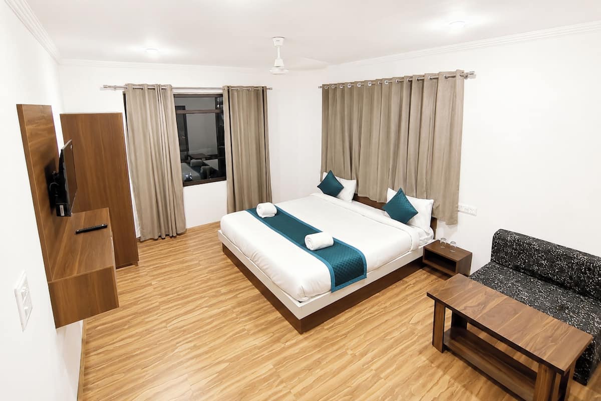 Superior Double Room | Peralatan tempat tidur hipoalergenik, meja, kalis bunyi, Wi-fi percuma 