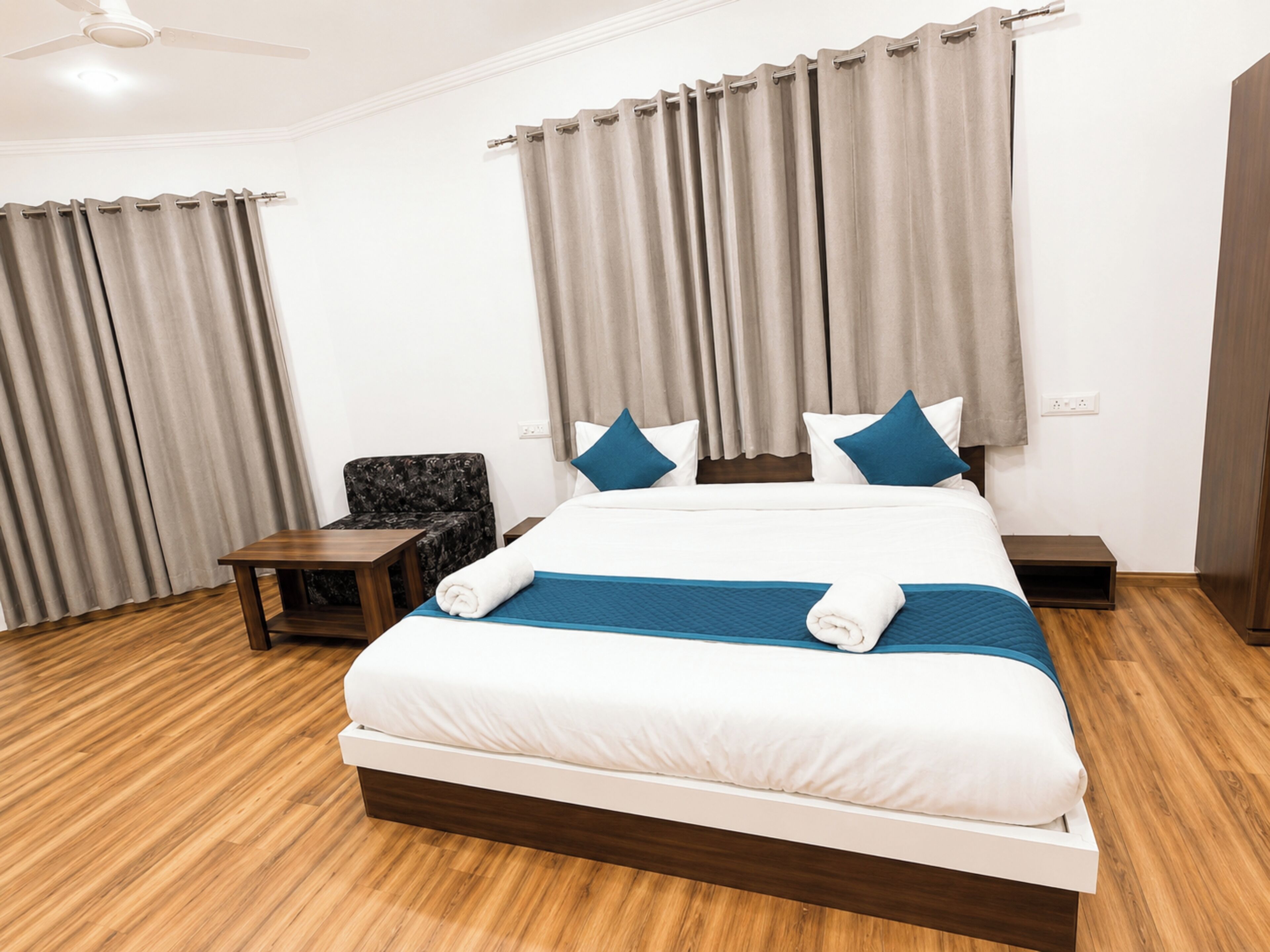 Superior Double Room | Hypo-allergenic bedding available, desk, soundproofing, WiFi (free)