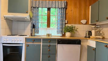 Refrigerador, horno, lavavajillas y cafetera y tetera