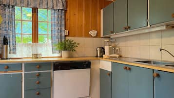 Fridge, oven, dishwasher, coffee/tea maker