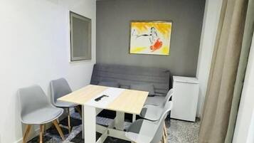 Leilighet – classic, balkong, byutsikt | Spiseområde