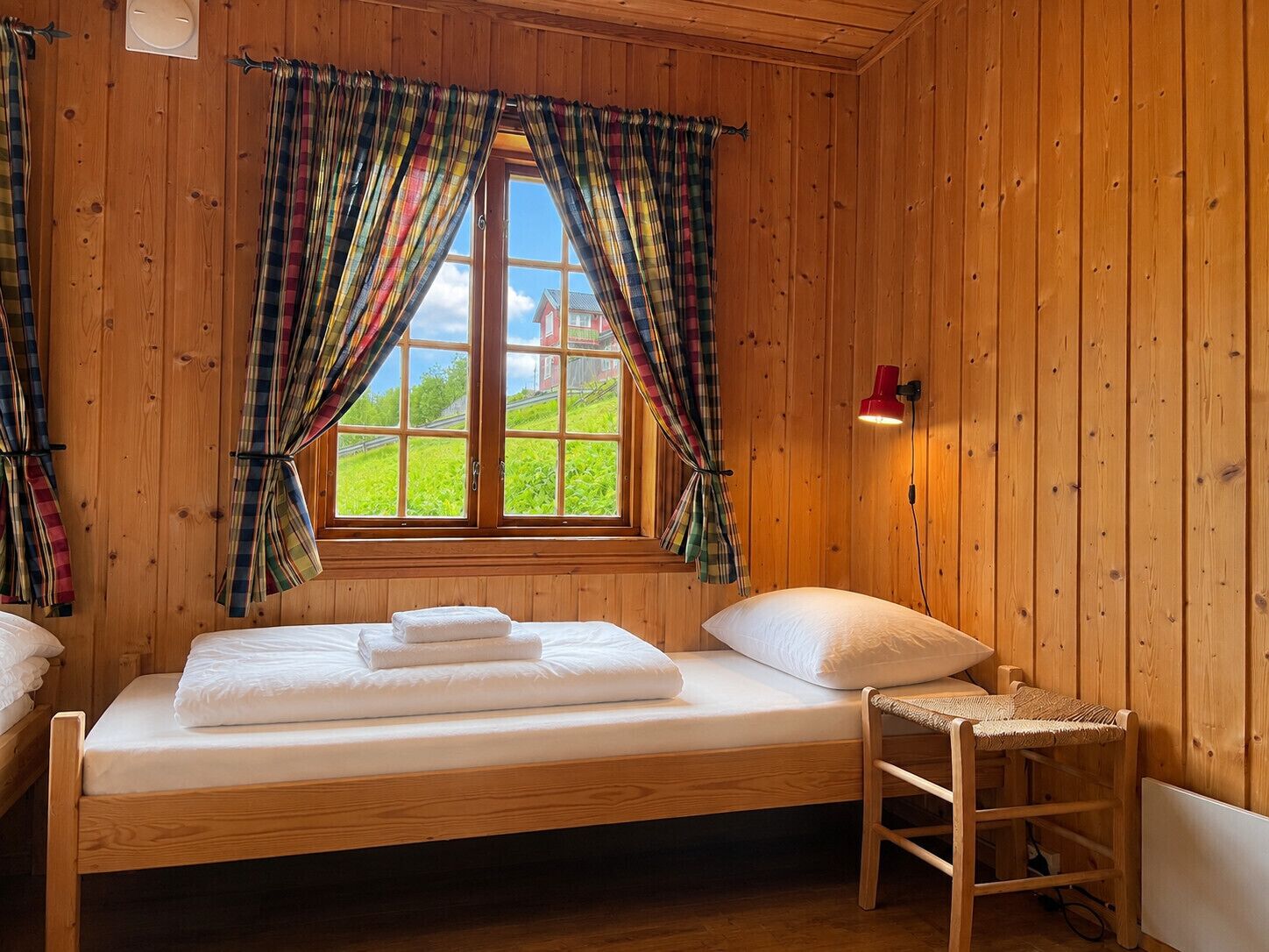 Free WiFi, bed sheets