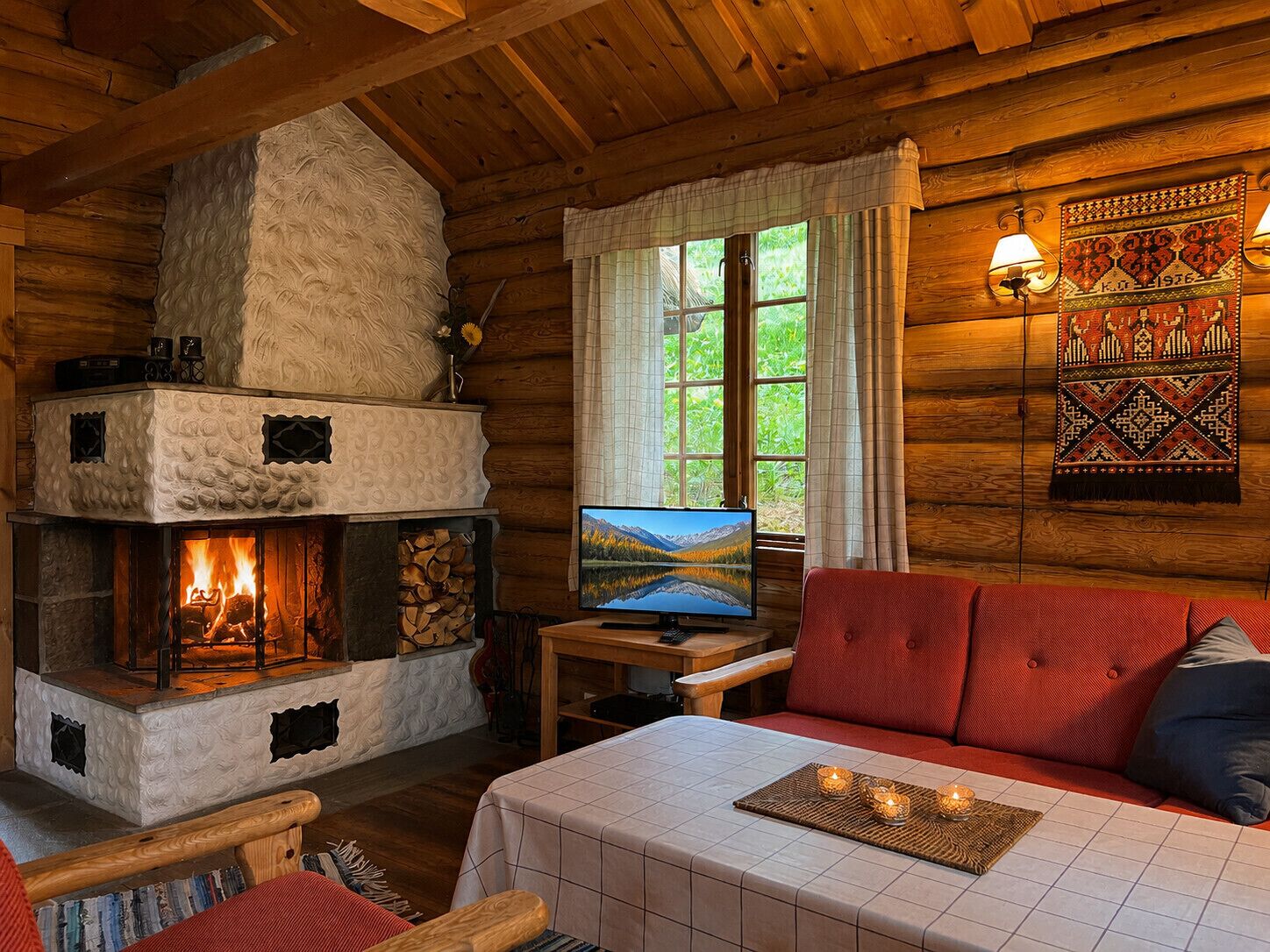 Televisión y chimenea 