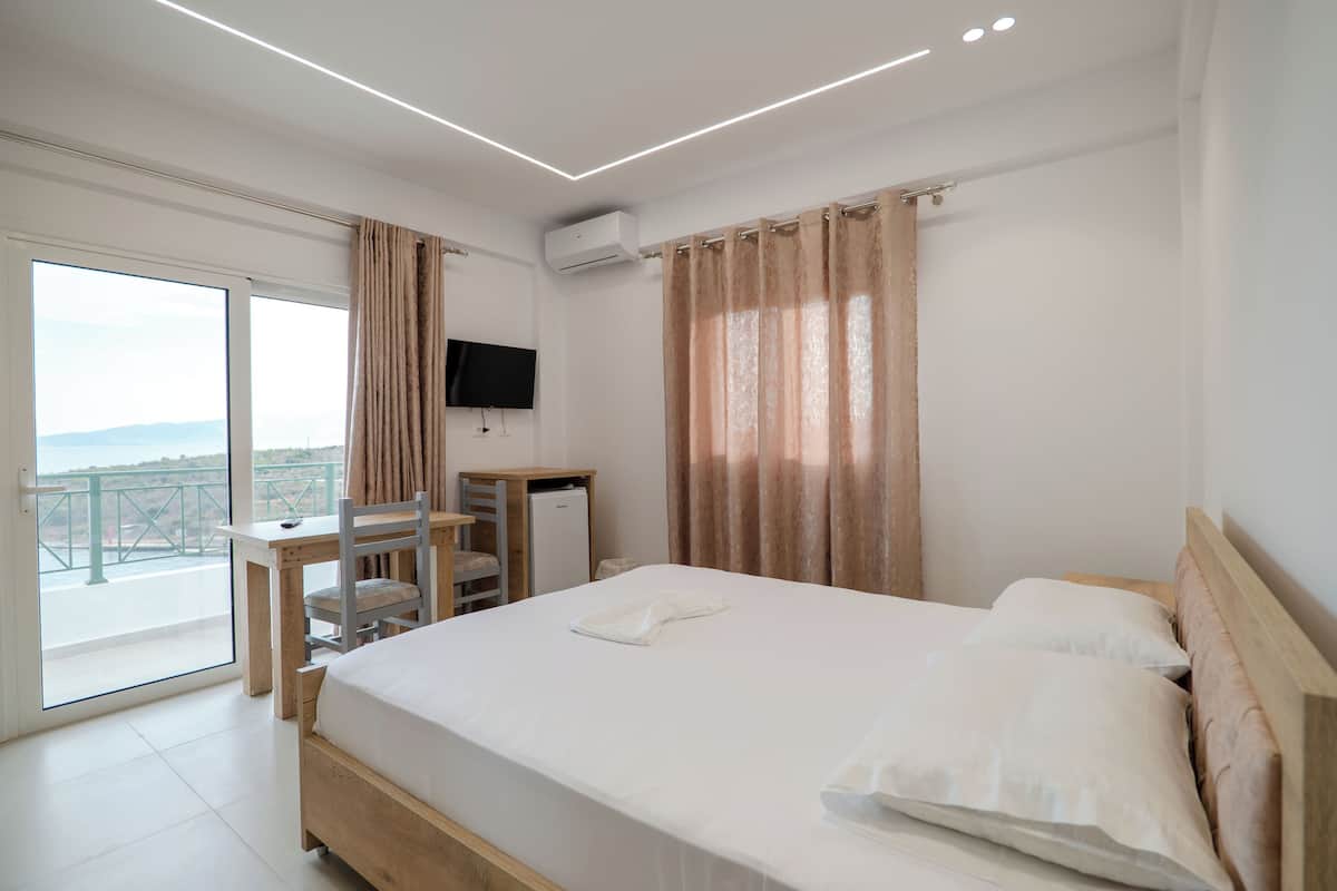 Habitación clásica doble, vistas al mar | Escritorio, espacio para trabajar con un portátil, wifi gratis