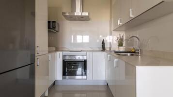 Apartment (One-Bedroom Deluxe Apartment) | Individually decorated, individually furnished, laptop workspace