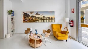 Studio (Studio Apartment)