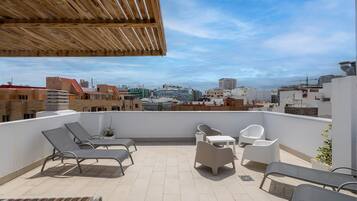 Estudio (Studio Apartment) | Exterior