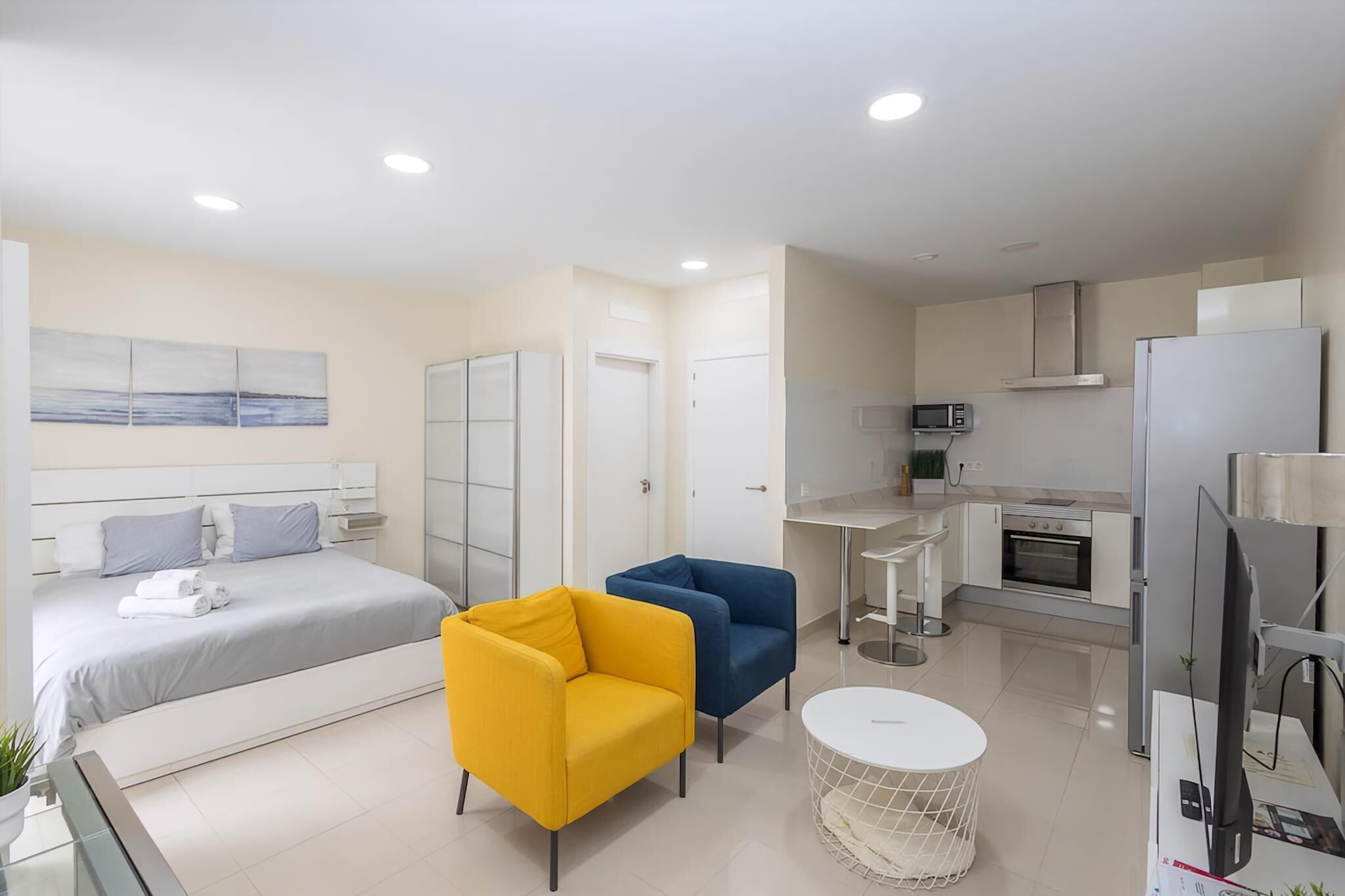 Estudio (Studio Apartment)