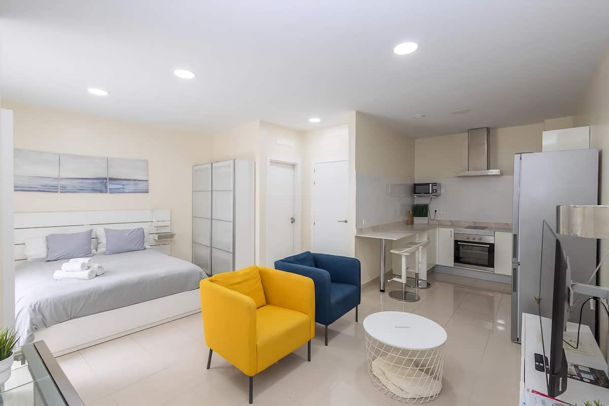 Estudio (Studio Apartment)