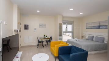Studio (Studio Apartment)