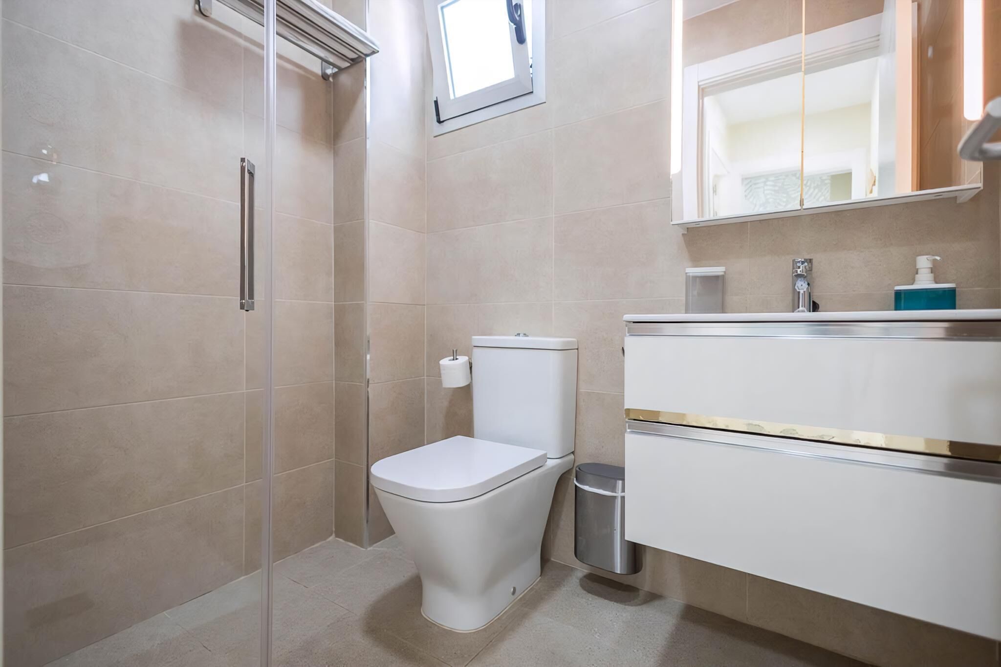 Apartment (Two-Bedroom Apartment with Terrace) | Bathroom | Shower, free toiletries, hair dryer, towels