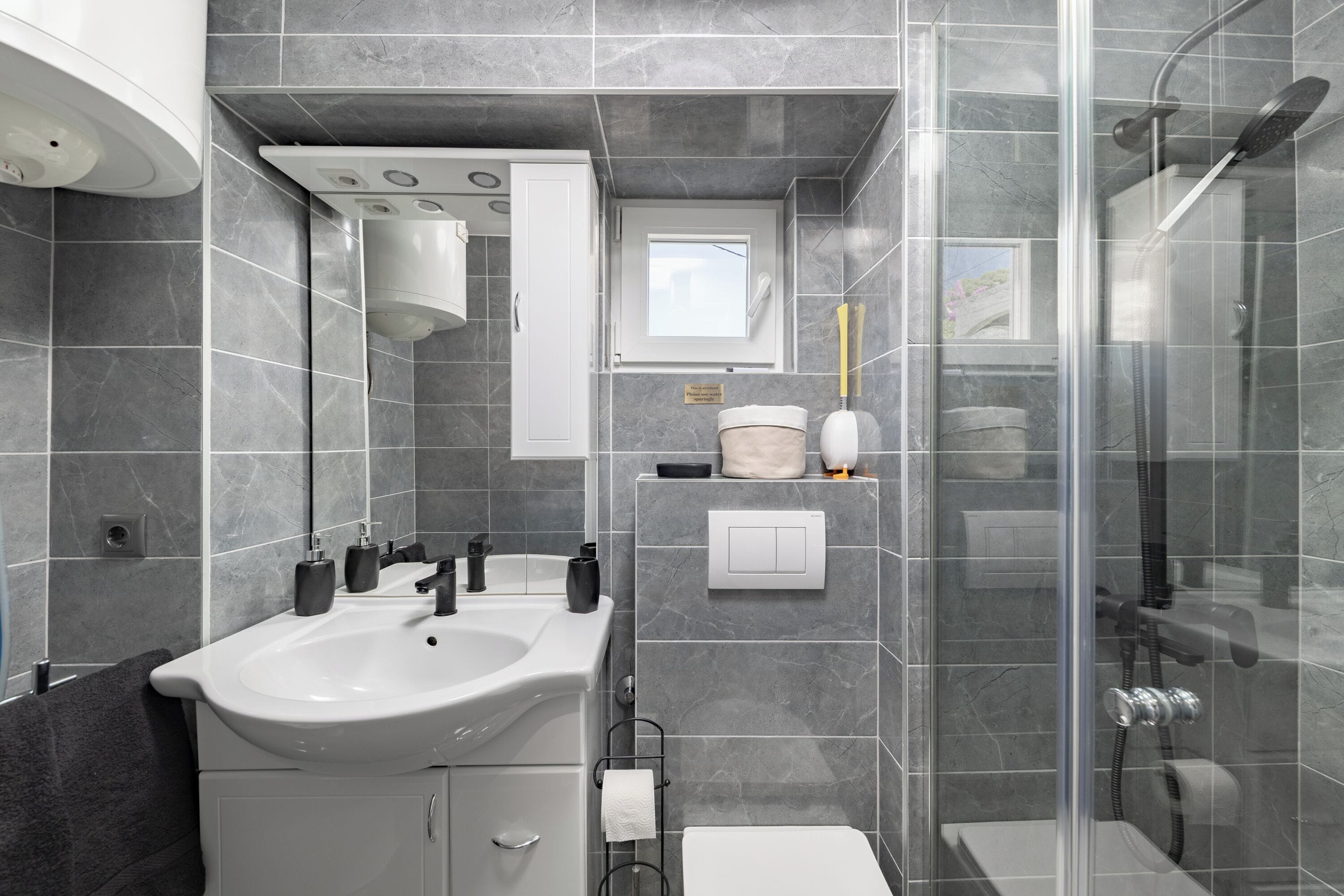 Standard House, 2 Bedrooms, Microwave, Mountainside (Summer Breeze Dominique 2BR Island) | Bathroom