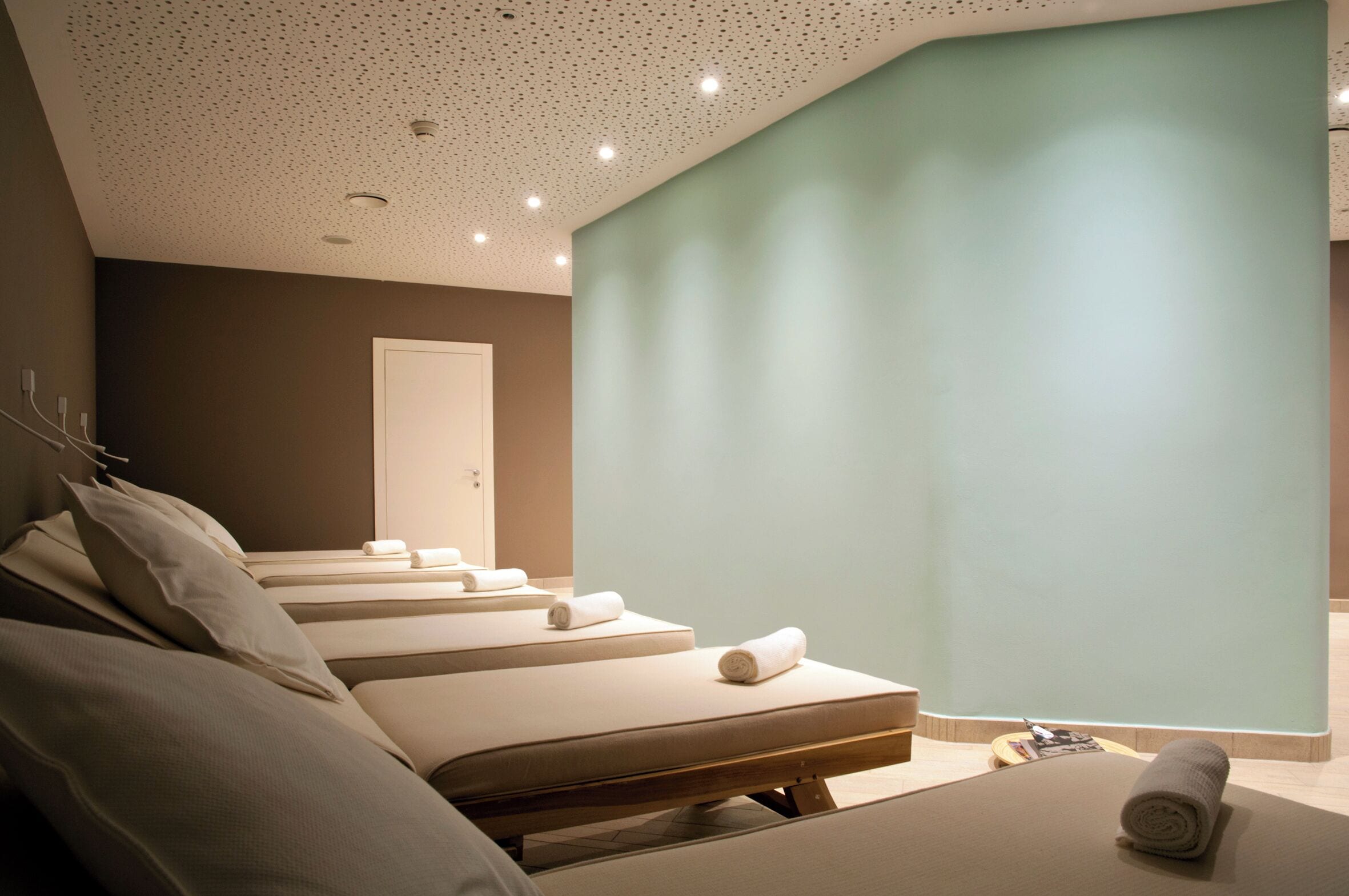 Sauna, steam room, body treatments, reflexology, Ayurvedic treatments