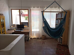 Interior - Authentic and charming village house with a view of the garrigue (Fitou)