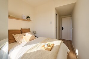 Apartamento família | Escrivaninha, espaço de trabalho para notebook, Wi-Fi de cortesia
