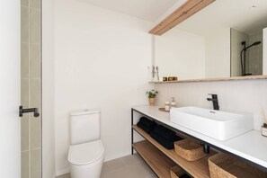 Shower, towels, soap, shampoo - Be Casa Alcobendas (ALCOBENDAS)