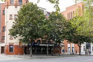 Room - The Shepherd Bush Stay in London by Gndj (London)