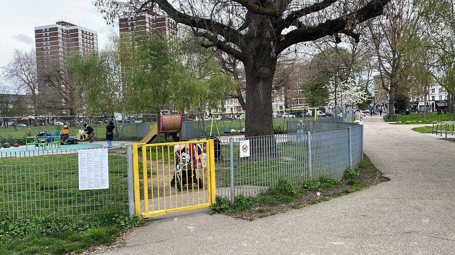 The Shepherd Bush Stay in London by Gndj