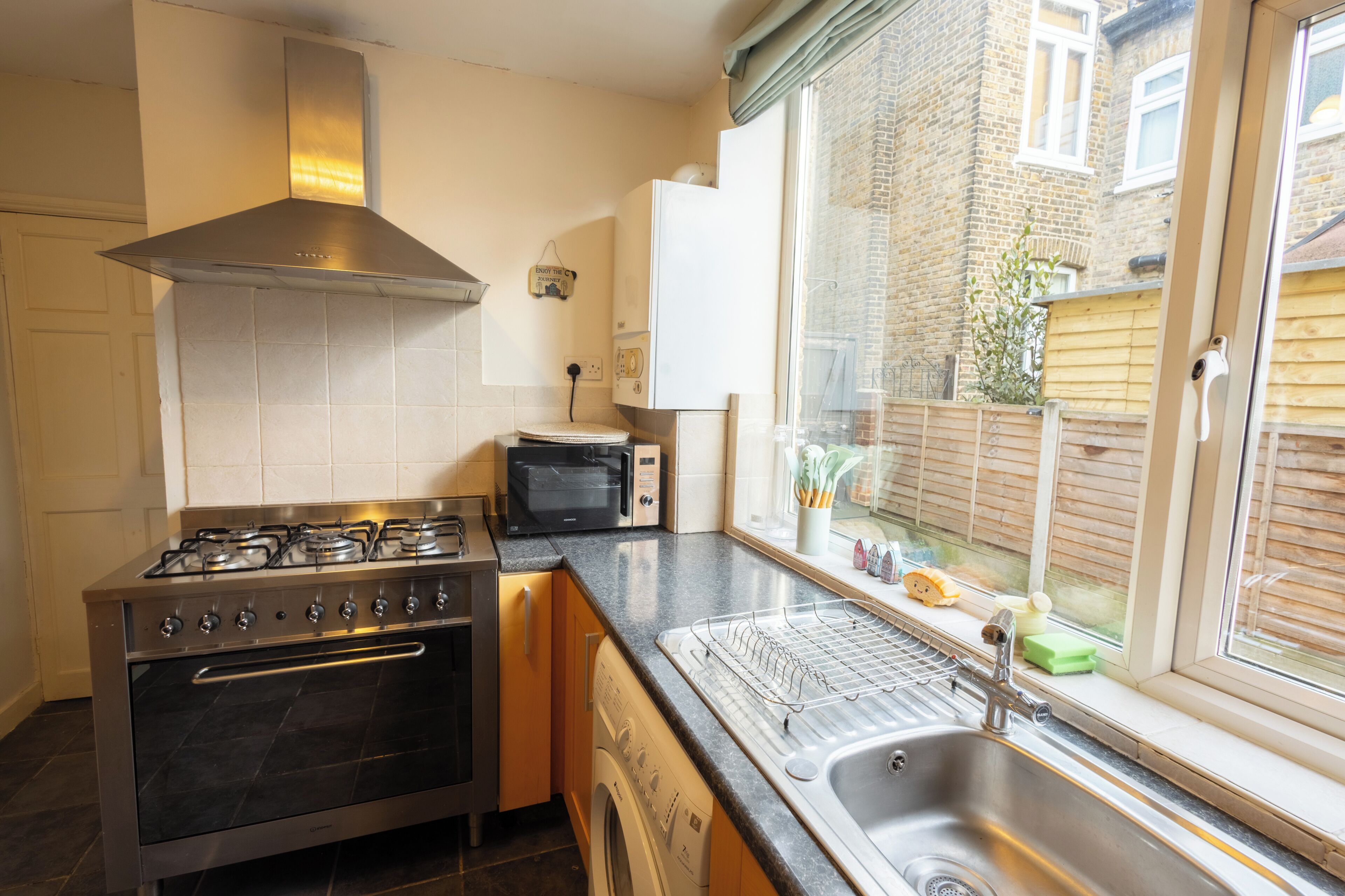 Coffee/tea maker, fridge, microwave, oven