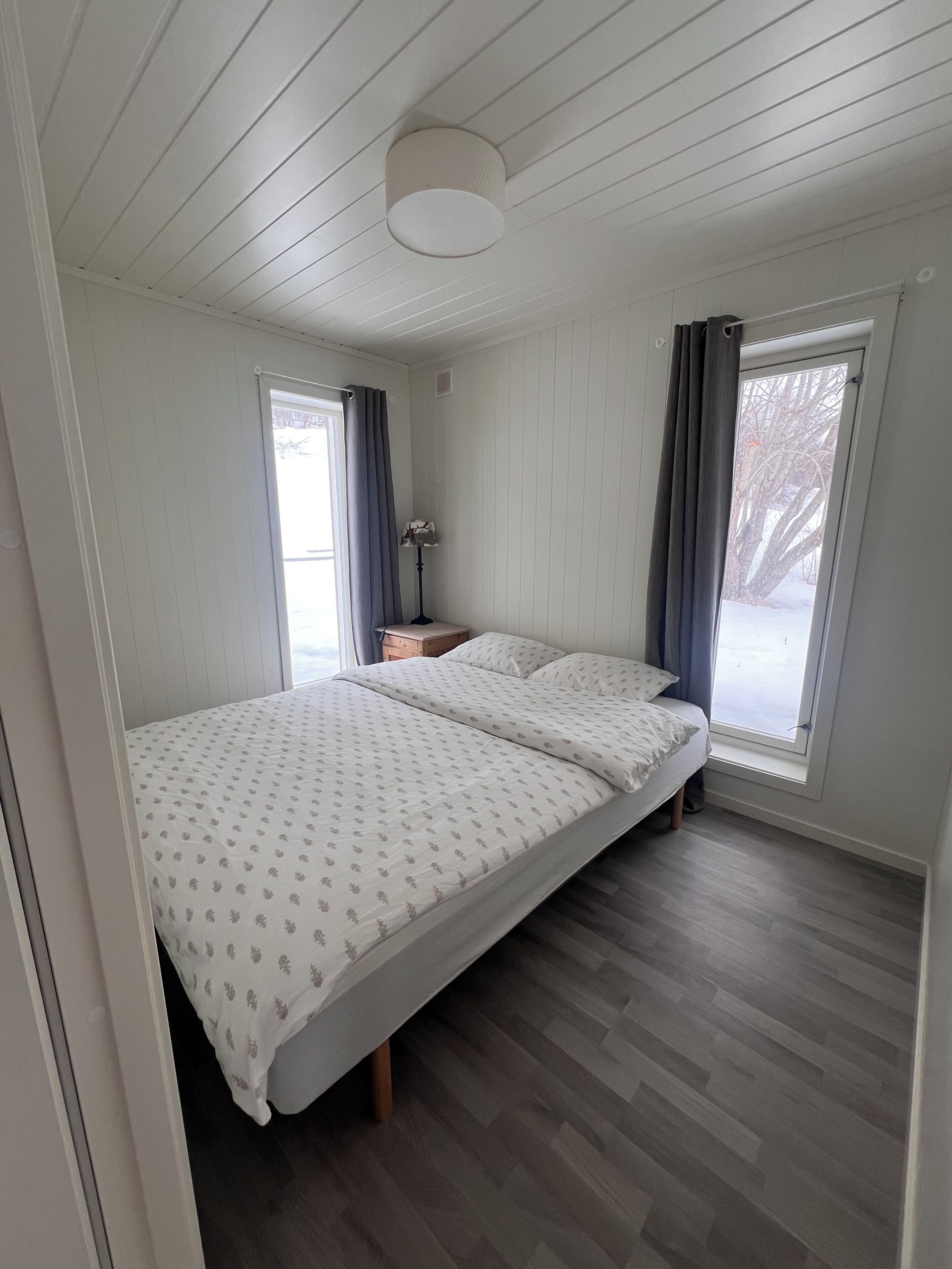 WiFi, bed sheets