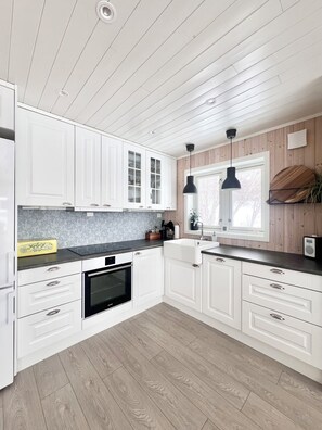 Private kitchen - Ocean View Cottage (Finnmark)