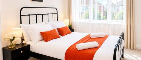 5 chambres, fer et planche à repasser, Wi-Fi, draps fournis
