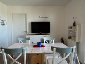 Dining - Modern apartment, pets allowed - 4 guests (Dives-sur-Mer)