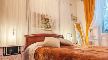 4 bedrooms, WiFi (free), bed sheets