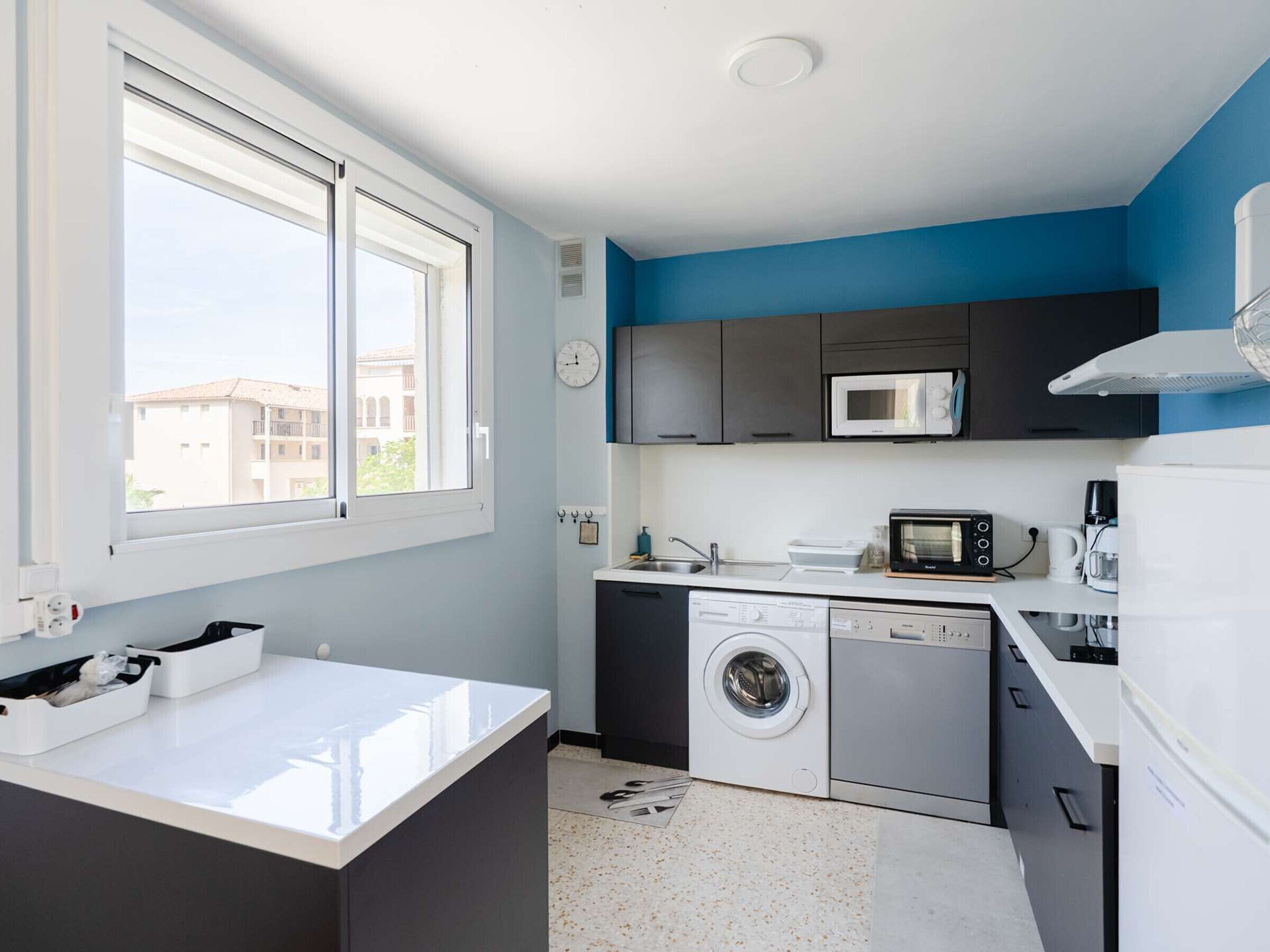 Coffee/tea maker, fridge, microwave, dishwasher