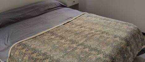 2 bedrooms, Internet, bed sheets