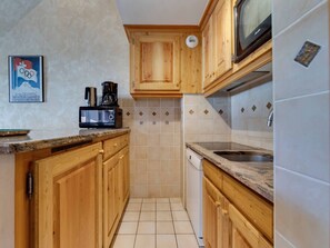 Fridge, microwave, dishwasher - Ski-in/Ski-out apartment - 8 guests (Val-d'Isère)