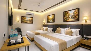 Hypo-allergenic bedding, in-room safe, blackout drapes, soundproofing