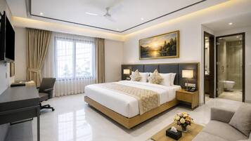 Hypo-allergenic bedding, in-room safe, blackout drapes, soundproofing