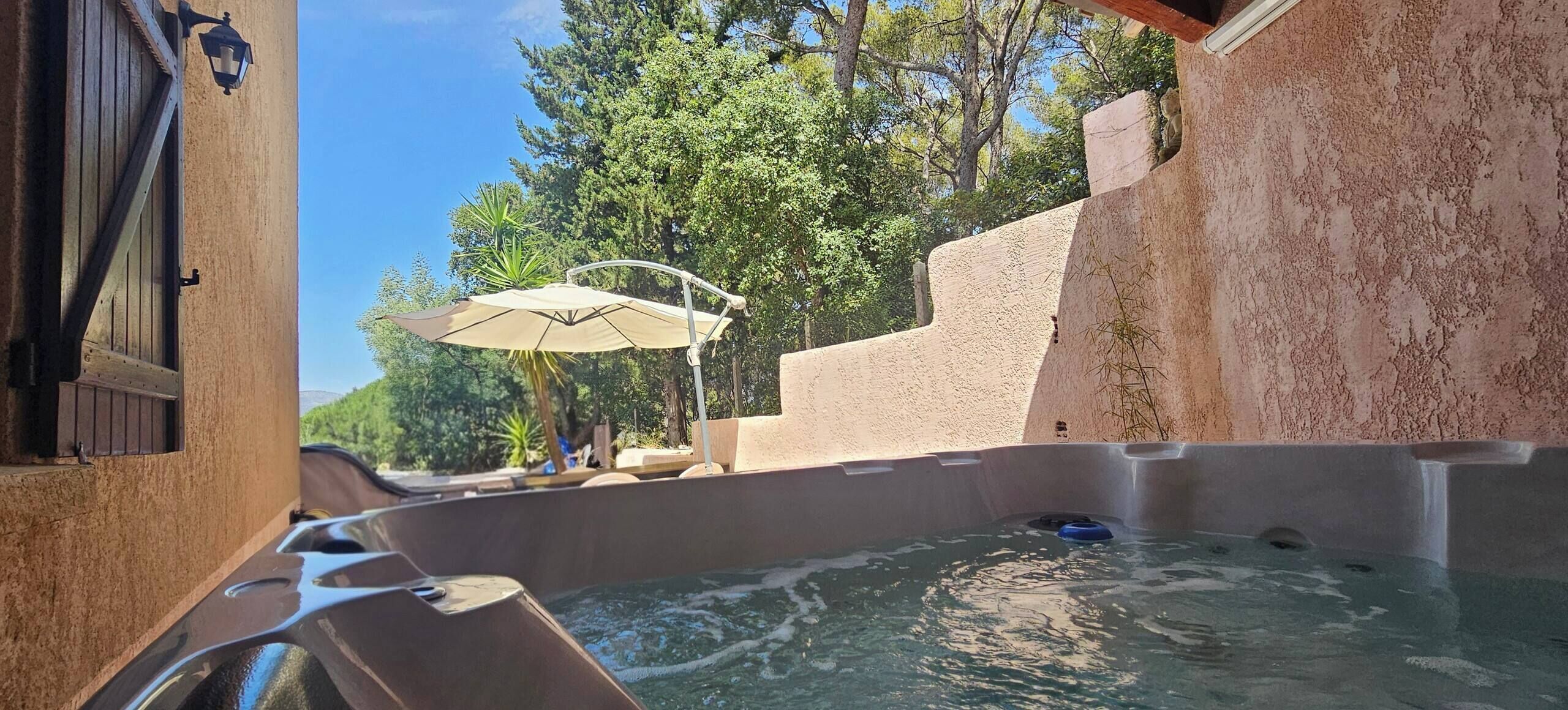 Bain à remous extérieur