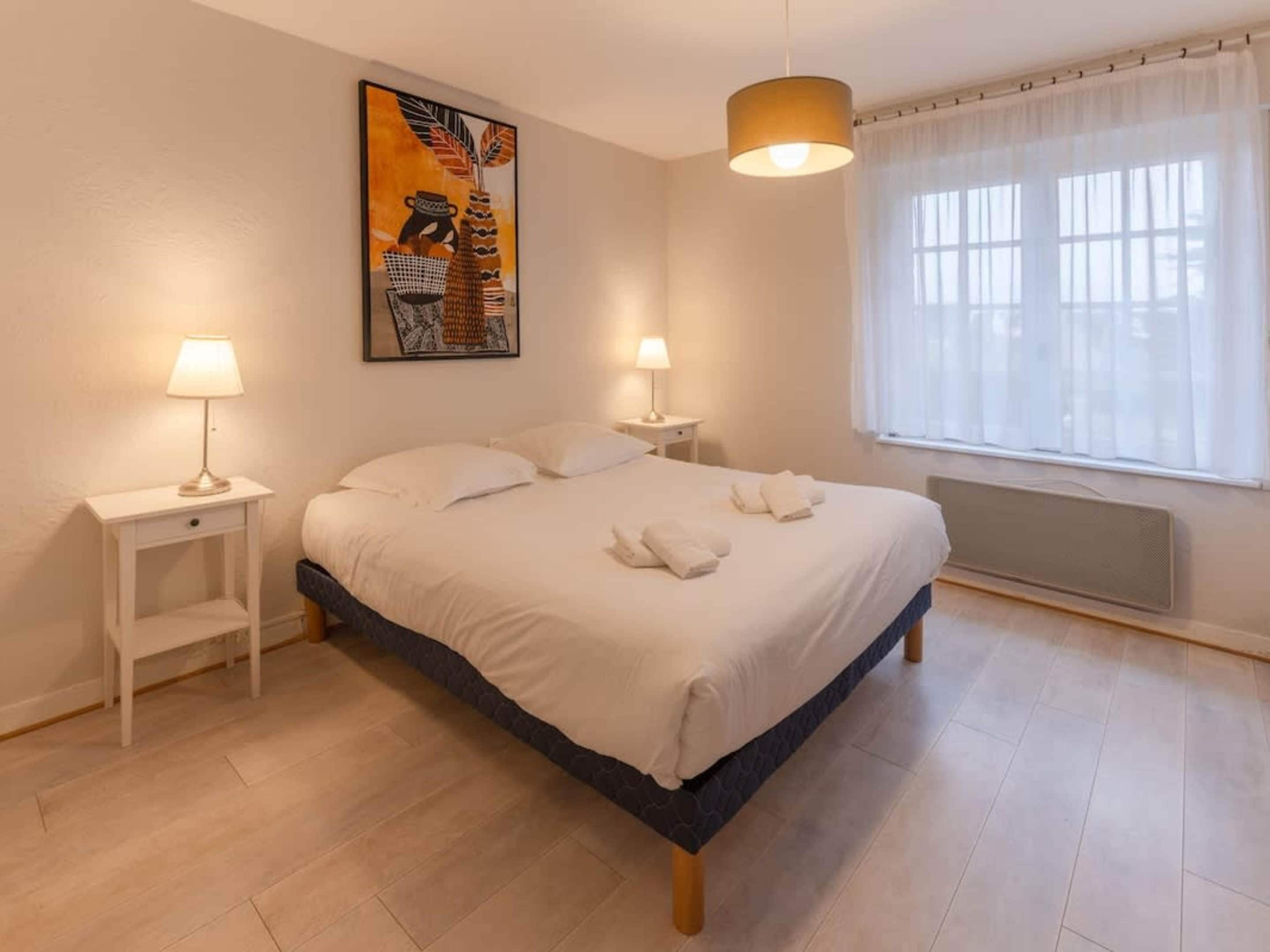 Apartment | 3 bedrooms, laptop workspace, iron/ironing board, individually furnished