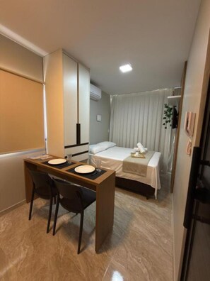 Desk, laptop workspace, blackout curtains, iron/ironing board - RioVale Container Lofts (Petrolina)
