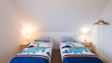 House | 3 bedrooms, iron/ironing board, bed sheets