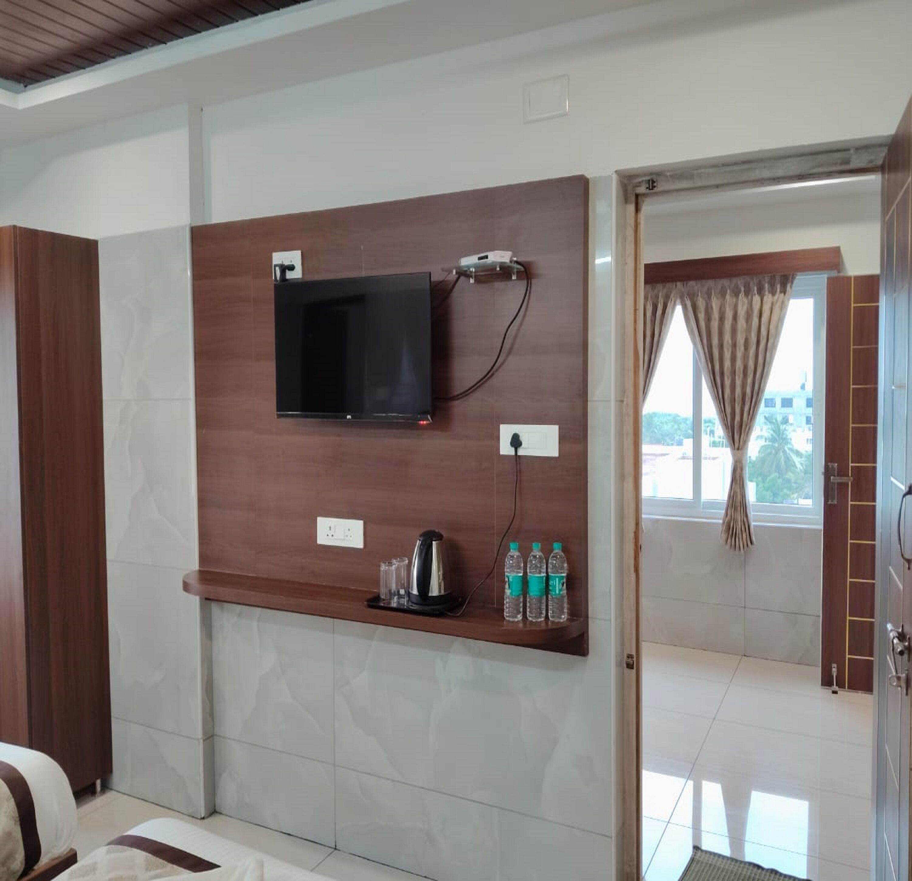 Suite | Living area | 32-inch LCD TV with cable channels