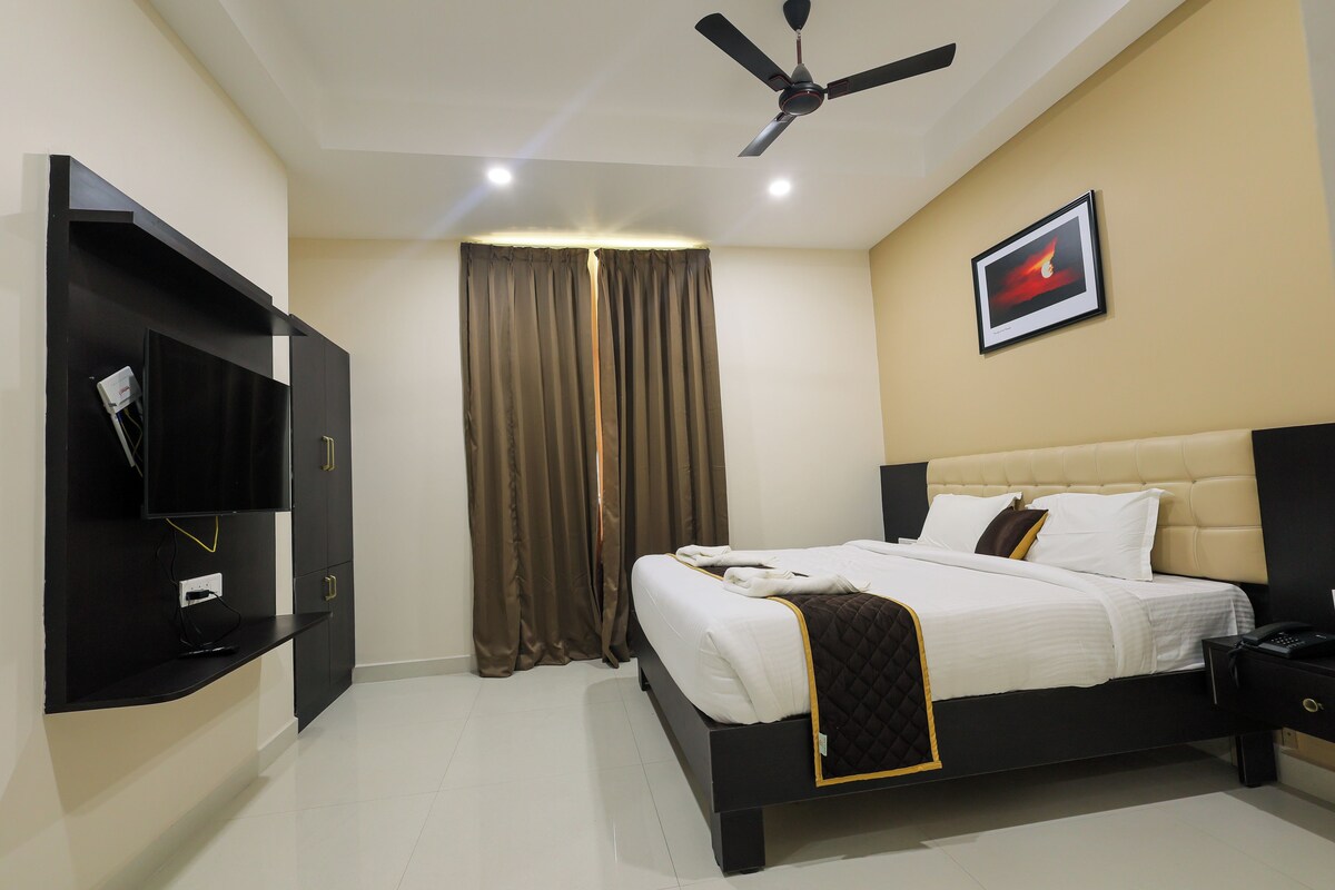 Suite, Balcony, City View | Free WiFi