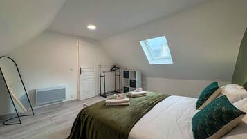 Cottage | 2 bedrooms, individually furnished, iron/ironing board, bed sheets