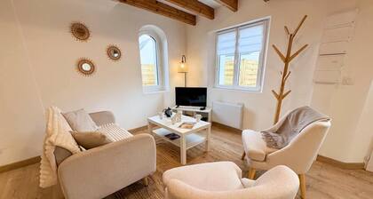 Coastal Retreat for 4 With Terrace