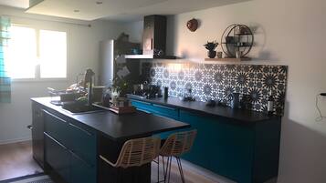 Fridge, microwave, oven, stovetop