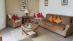 Living area - Shades Apt 1 – Spacious Two-Bedroom Garden Apartment Near the Pool (Saint James)