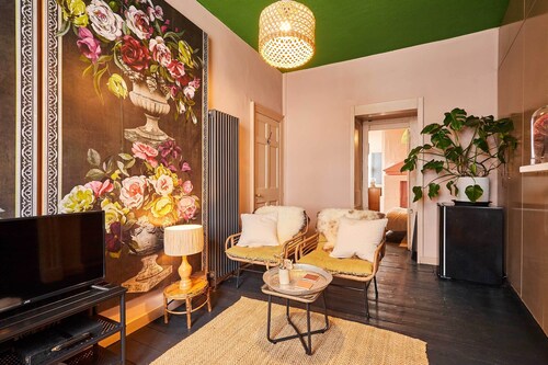 Host & Stay | Little Marjorelle