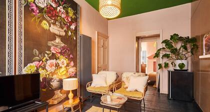 Host & Stay | Little Marjorelle